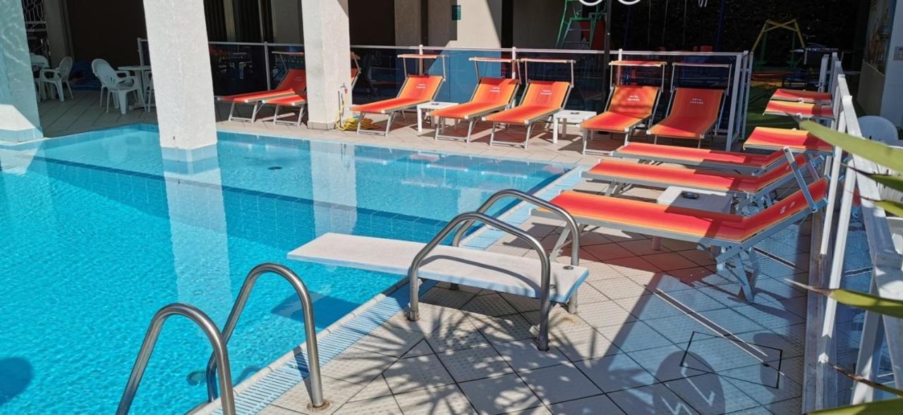Hotel Cosmos Римини Экстерьер фото