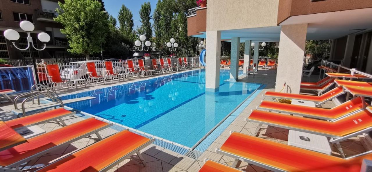 Hotel Cosmos Римини Экстерьер фото