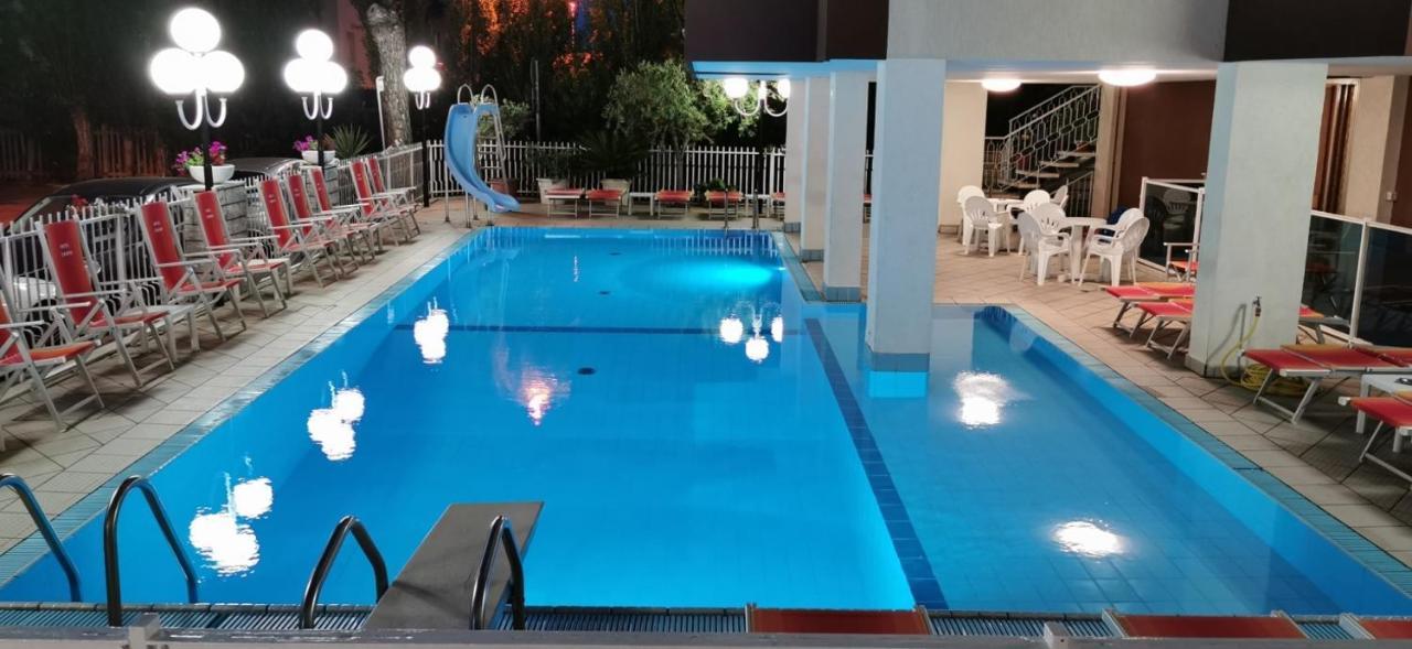 Hotel Cosmos Римини Экстерьер фото