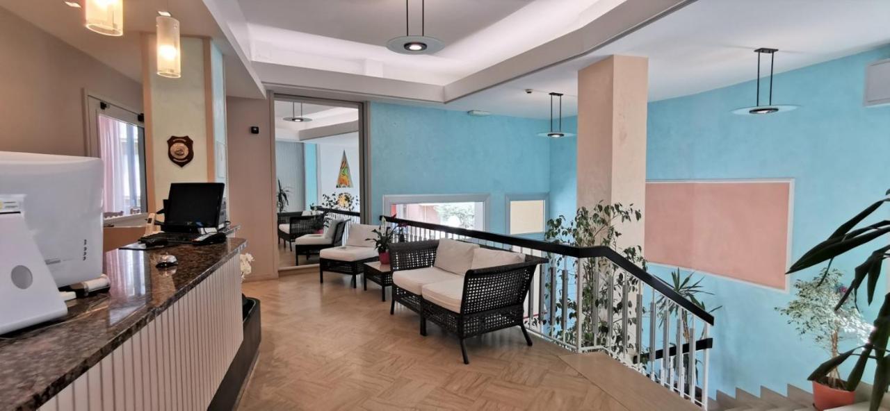 Hotel Cosmos Римини Экстерьер фото